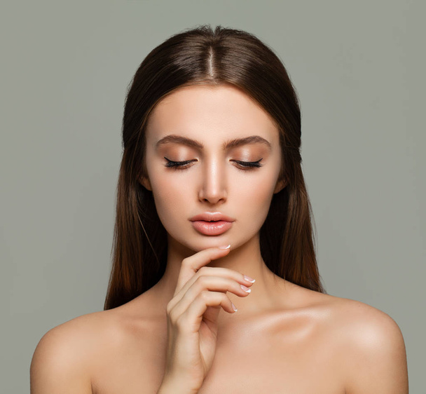 Young Female Face. Spa Woman with Healthy Skin, Skincare Concept - Foto, Bild
