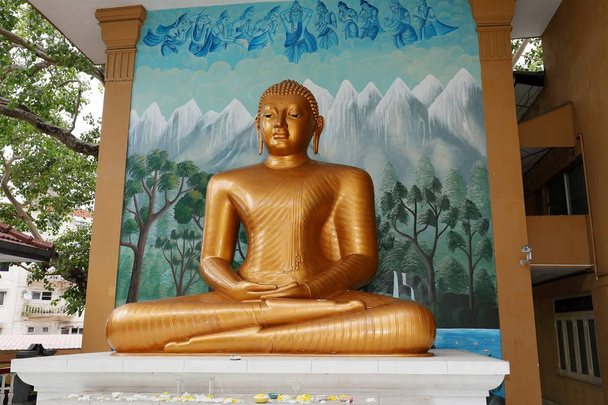 Buddha figura nel tempio Seema Malaka di Colombo nello Sri Lanka
 - Foto, immagini