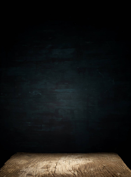 Old wood table top with smoke in the dark background. - Zdjęcie, obraz