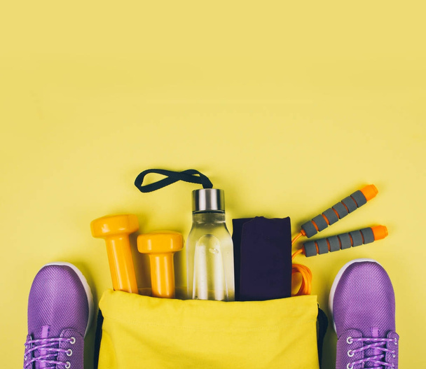 Creative flat lay of sport and fitness equipments - Foto, afbeelding