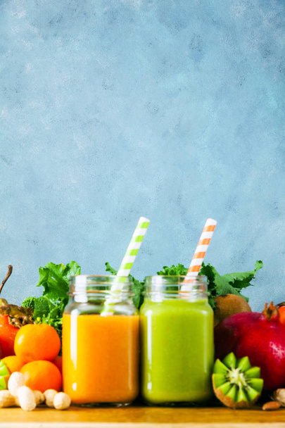 Freshly blended fruit smoothies of various colors and tastes in  - Foto, imagen