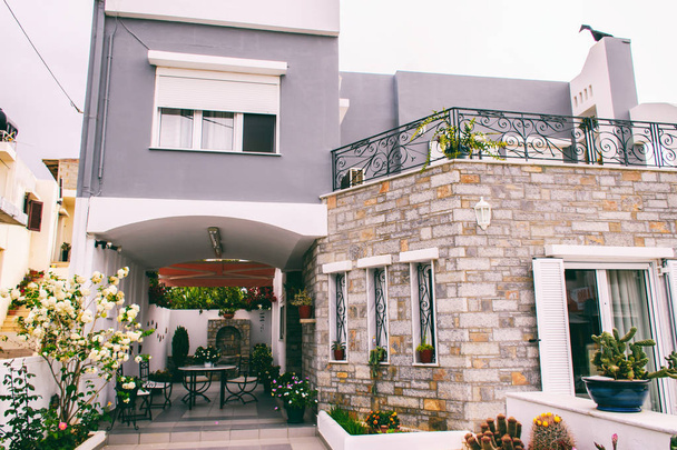 Pintorescos patios griegos, lugares de interés de la ciudad
. - Foto, Imagen