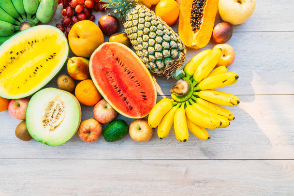 アップル バナナ オレンジと他の木製の背景 - 健康食品スタイルの混合果実 - 写真・画像