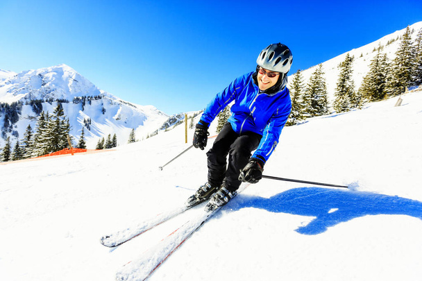 Лыжный взрослый человек
 - Фото, изображение