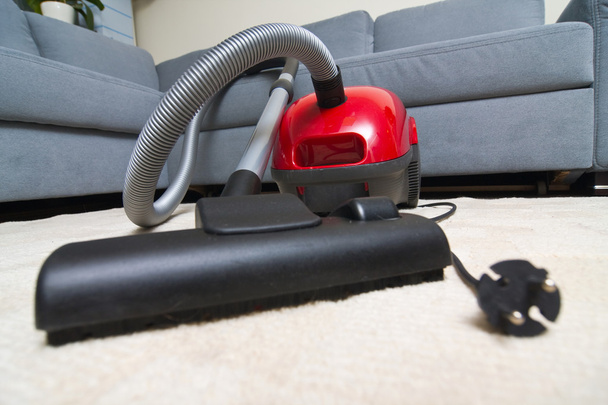 Vacuum cleaner to tidy up the living room - Foto, immagini