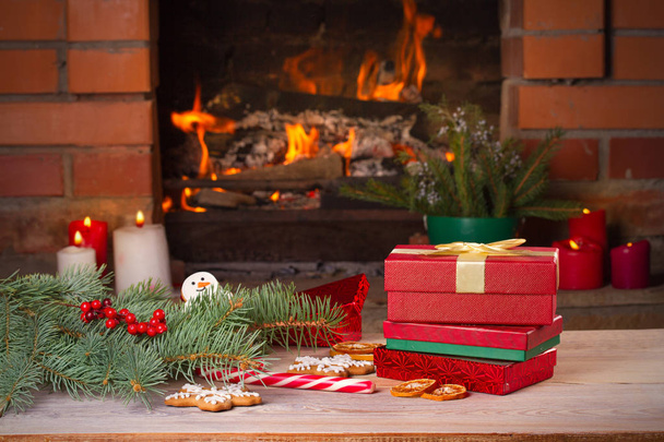 Cosy open fire place with decorations - 写真・画像