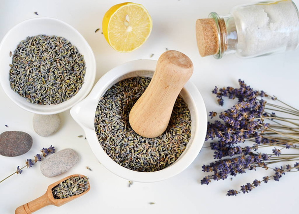 Natural Ingredients for Homemade Body Lavender Salt Scrub  - Foto, Imagen
