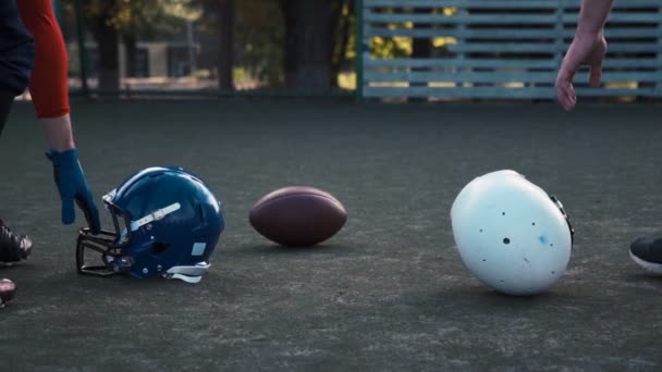 American football players preparing helmets - Filmati, video