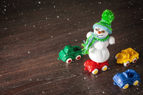 Joyeux Noël et heureux nouveau modèle année bonhomme de neige et voitures
 - Photo, image