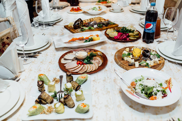 Magnifiquement décoré table de banquet de restauration
 - Photo, image