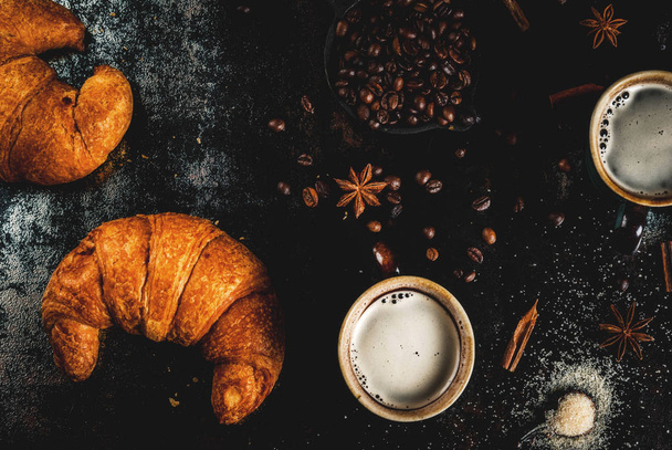 croissant, kávé - Fotó, kép