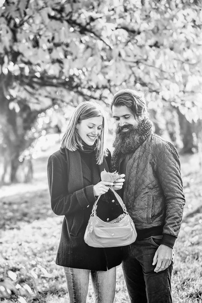 Young couple in autumn park - Φωτογραφία, εικόνα