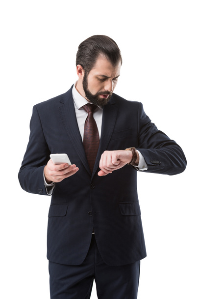 スマートフォンを使ったスーツ姿のビジネスマン - 写真・画像