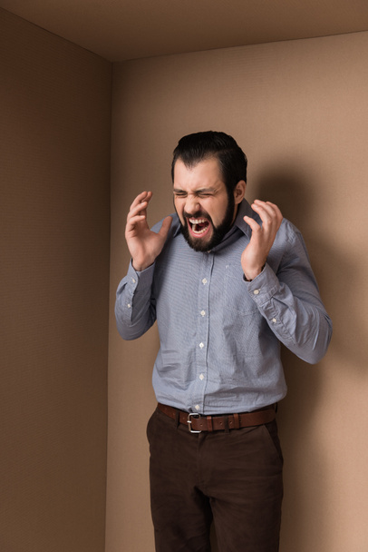 gritando homem estressado
 - Foto, Imagem
