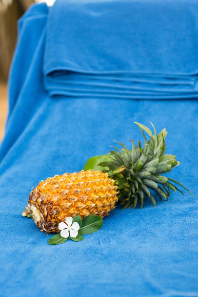 pineapple on blue towel - Foto, immagini