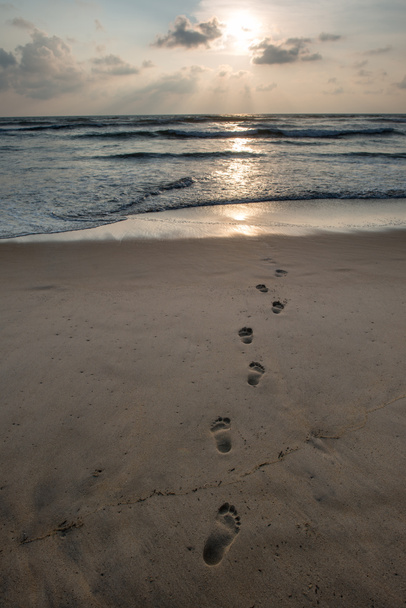 τα βήματα σε αμμώδη παραλία - Φωτογραφία, εικόνα