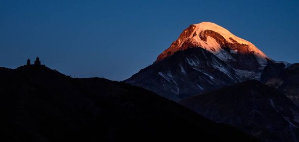 Kazbegi hoře v zemi Georgia - Fotografie, Obrázek