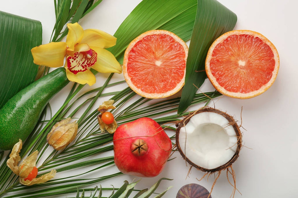 Composition with tropical fruits - Fotoğraf, Görsel
