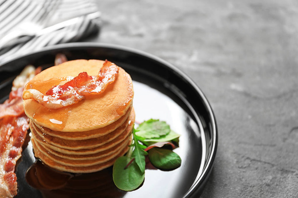 Tasty pancakes with bacon - Фото, зображення