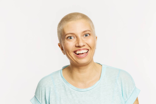 Bald young woman laughing - Foto, Imagen