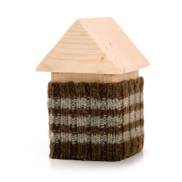 cachecol de lã em torno da casa. conceito doméstico eficiente em termos energéticos
 - Foto, Imagem