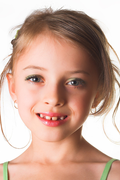 Портрет счастливой маленькой девочки - Фото, изображение