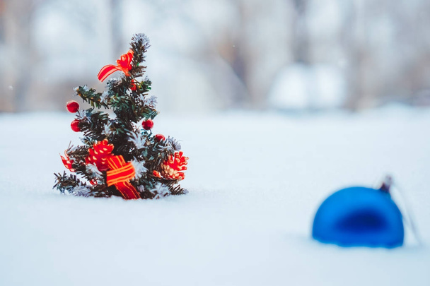 Christmas toy in the snow - Foto, Bild
