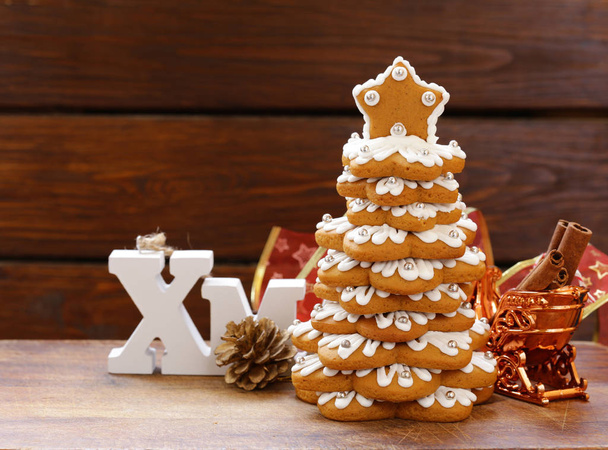 пряничный хлеб Рождественская елка для украшения и десерт на праздник
 - Фото, изображение