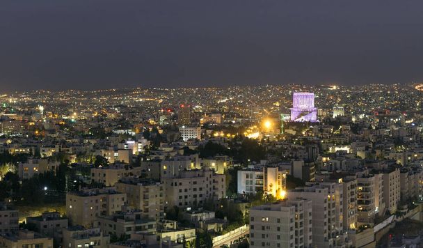 Blick auf die Amman-Berge bei Nacht - Foto, Bild