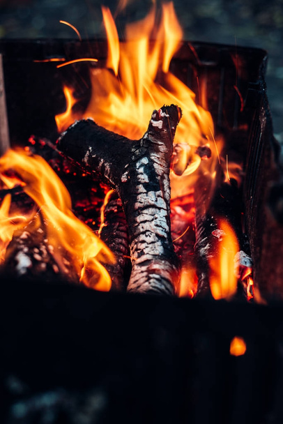 firewood burned in the courtyard agains - Zdjęcie, obraz