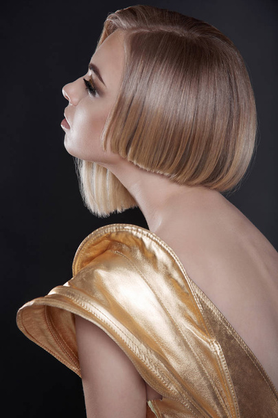 futuristic woman with bob hairstyle - Foto, imagen
