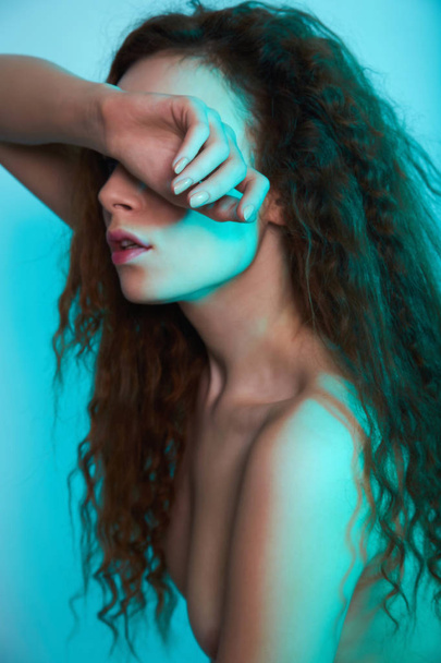 beautiful nude woman in blue light - Fotó, kép