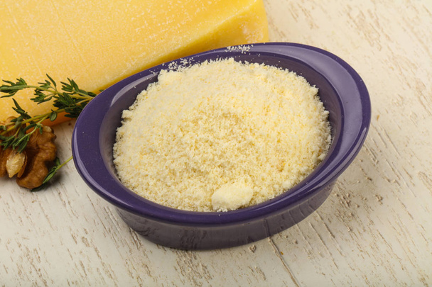 Parmesan geriebener Käse - Foto, Bild