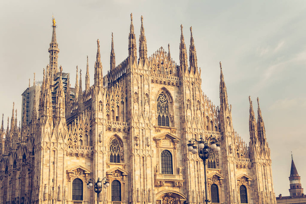detalle de la fachada de la Catedral de Milán
 - Foto, imagen