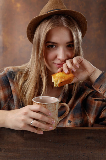 Woman with coffee and a cupcake. - Фото, зображення