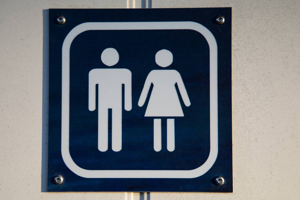 segno bianco e blu per servizi igienici utilizzati da maschi e femmine
 - Foto, immagini