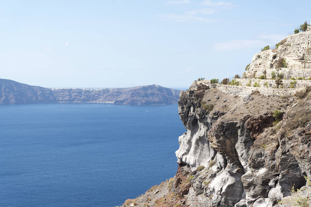 Σαρωτικές τοπίο με θέα το νησί της Σαντορίνης, Ελλάδα - Φωτογραφία, εικόνα
