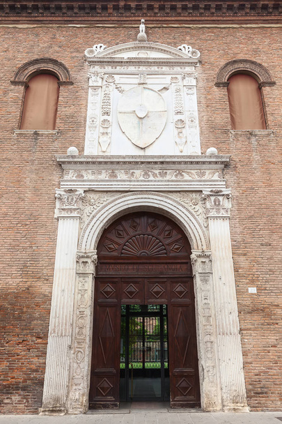 Main entrance to the Palazzo Schifanoia, Ferrara, Italy - Фото, изображение