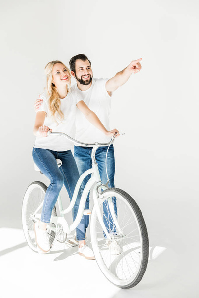 happy couple with bicycle - Φωτογραφία, εικόνα