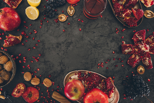 pomegranate juice in glass and fruits - Foto, Imagem