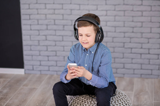 Relax and listening music concept. European boy fill the bit. Boy in casual wear. - Foto, Bild