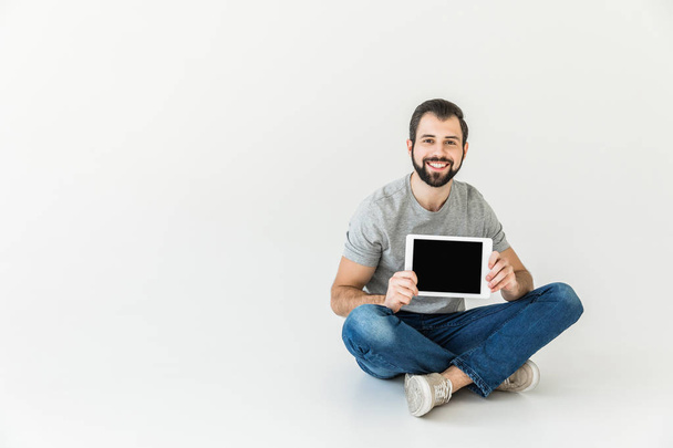 man using digital tablet - Foto, afbeelding