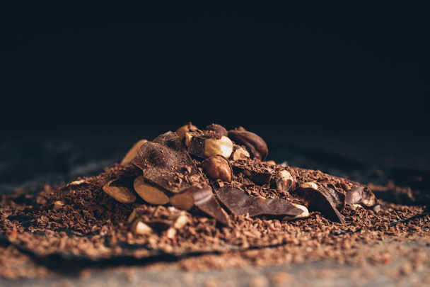 Chocolat aux morceaux de noix
 - Photo, image