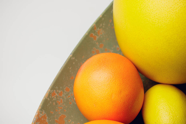 citrus pomelo grapefruit orange lemon plate - Zdjęcie, obraz