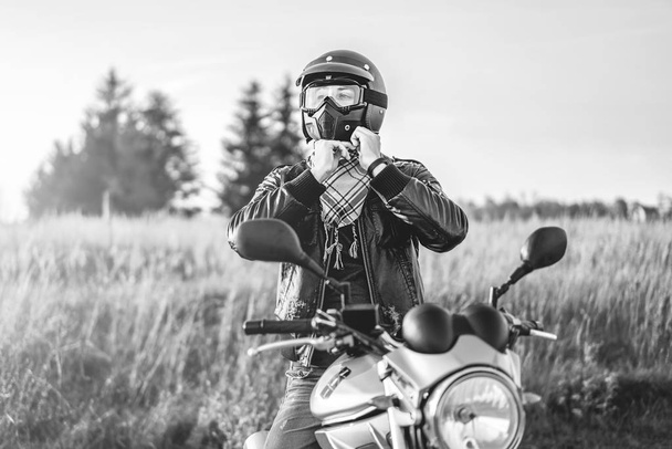 Man on sport motorcycle - Foto, afbeelding