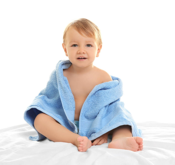 toddler boy wrapped in towel - Φωτογραφία, εικόνα