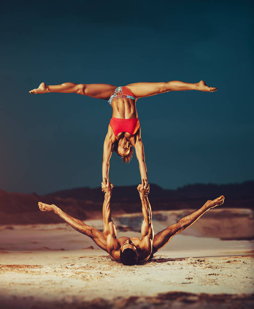 Sports couple stretching - Фото, зображення