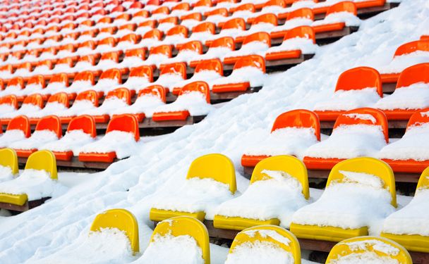 γήπεδα χειμώνα, καλυμμένο με χιόνι - Φωτογραφία, εικόνα