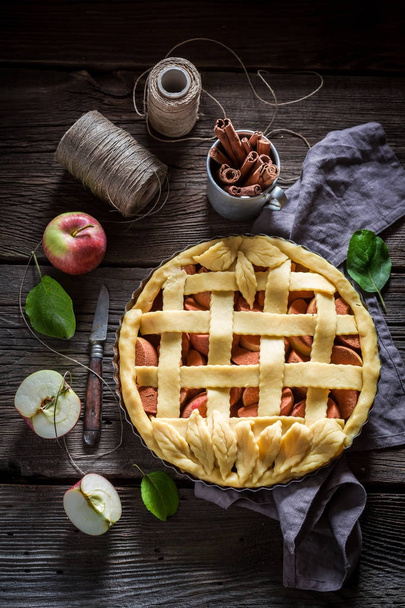 Rustic apple pie made of fresh ingredients - Fotografie, Obrázek