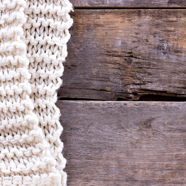 white knitted plaid on wooden boards. - Foto, Bild